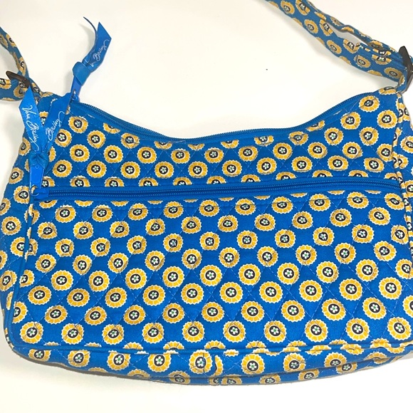 Vera Bradley small purse. Adjustable strap.. - Picture 3 of 4